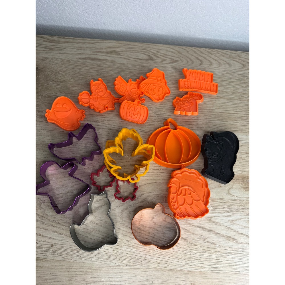 Vintage Halloween Cookie Cutter Lot Orange Plastic Metal Ghost Pumpkin Cat 16pc